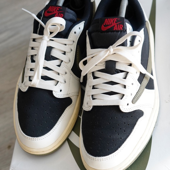 Jordan 1 Retro Low OG Travis Scott Olive - Picture 3 of 7